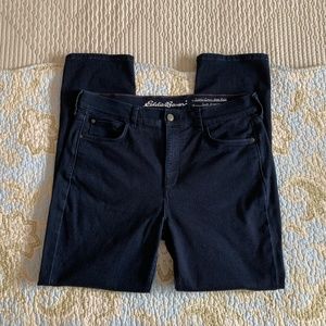 Eddie Bauer Women's Slightly Curvy High-Rise Slim Straight Jeans, 14, Dark Rinse